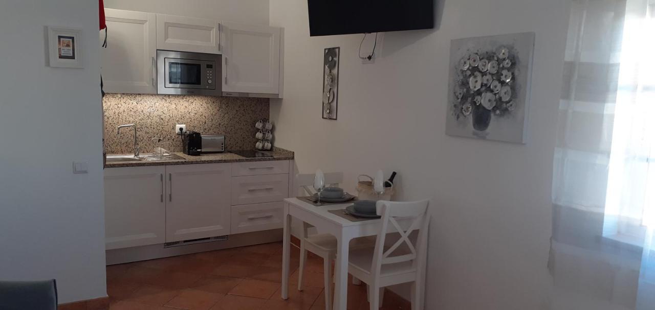 Lovely New House - Guests Apartments オリョン エクステリア 写真