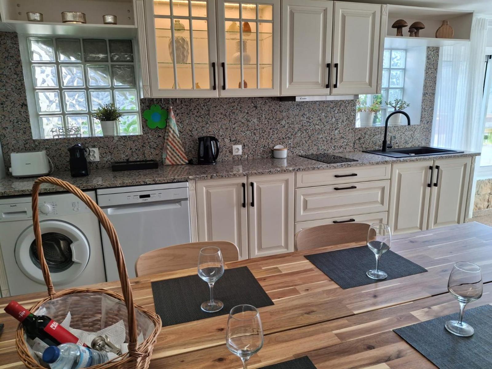 Lovely New House - Guests Apartments オリョン エクステリア 写真